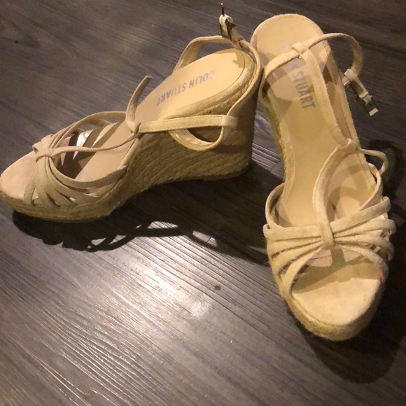 Cute woven wedges - Picture 2 of 2